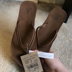 Reef leather flip flops in the color tobacco